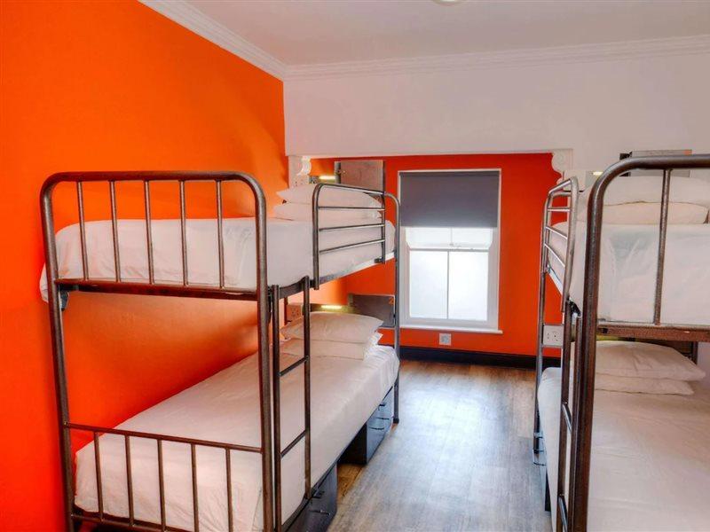 Never at Home Green Point Kaapstad Buitenkant foto A typical room at a hostel