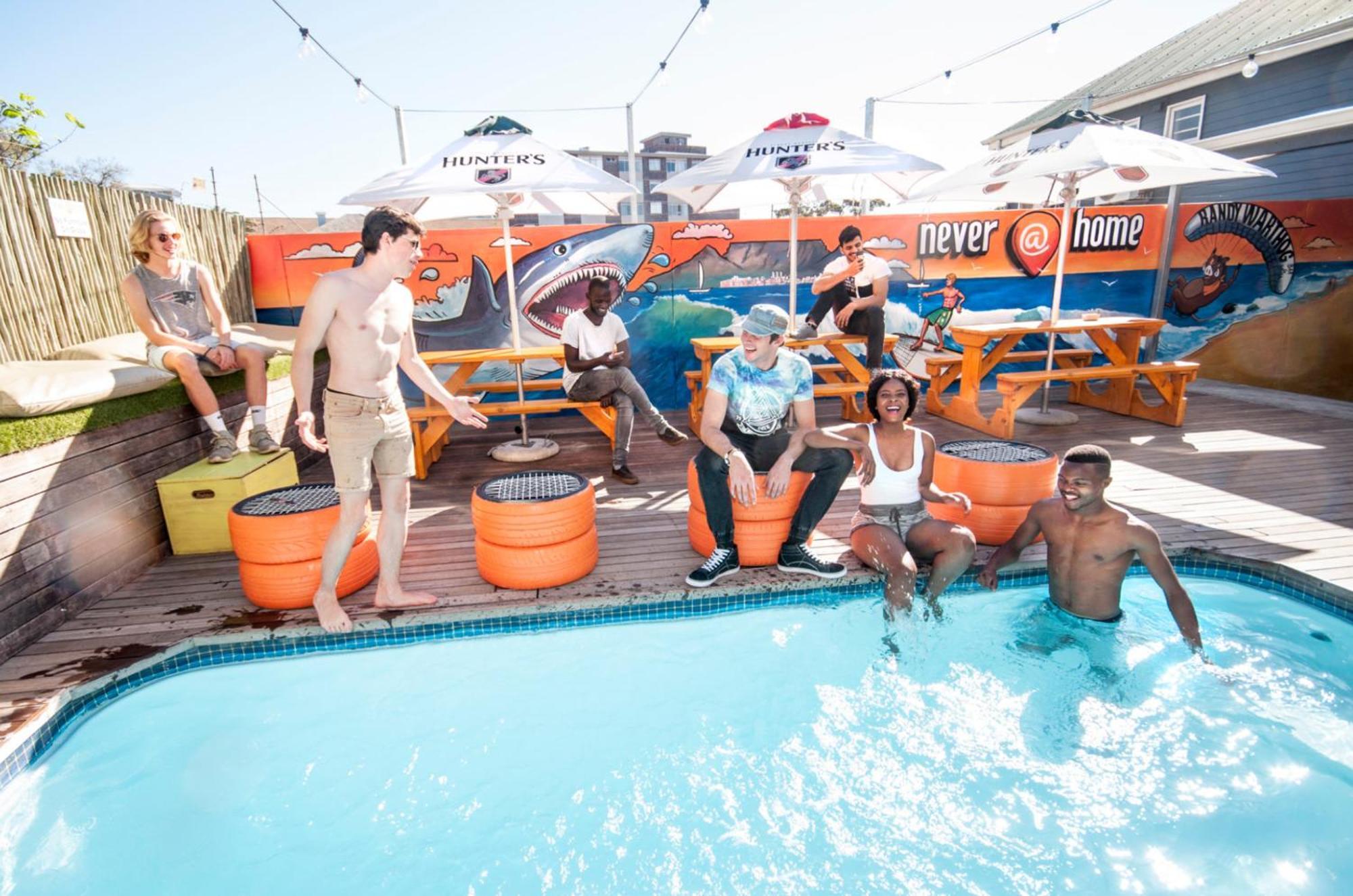Never at Home Green Point Kaapstad Buitenkant foto The pool at the Cape Town branch