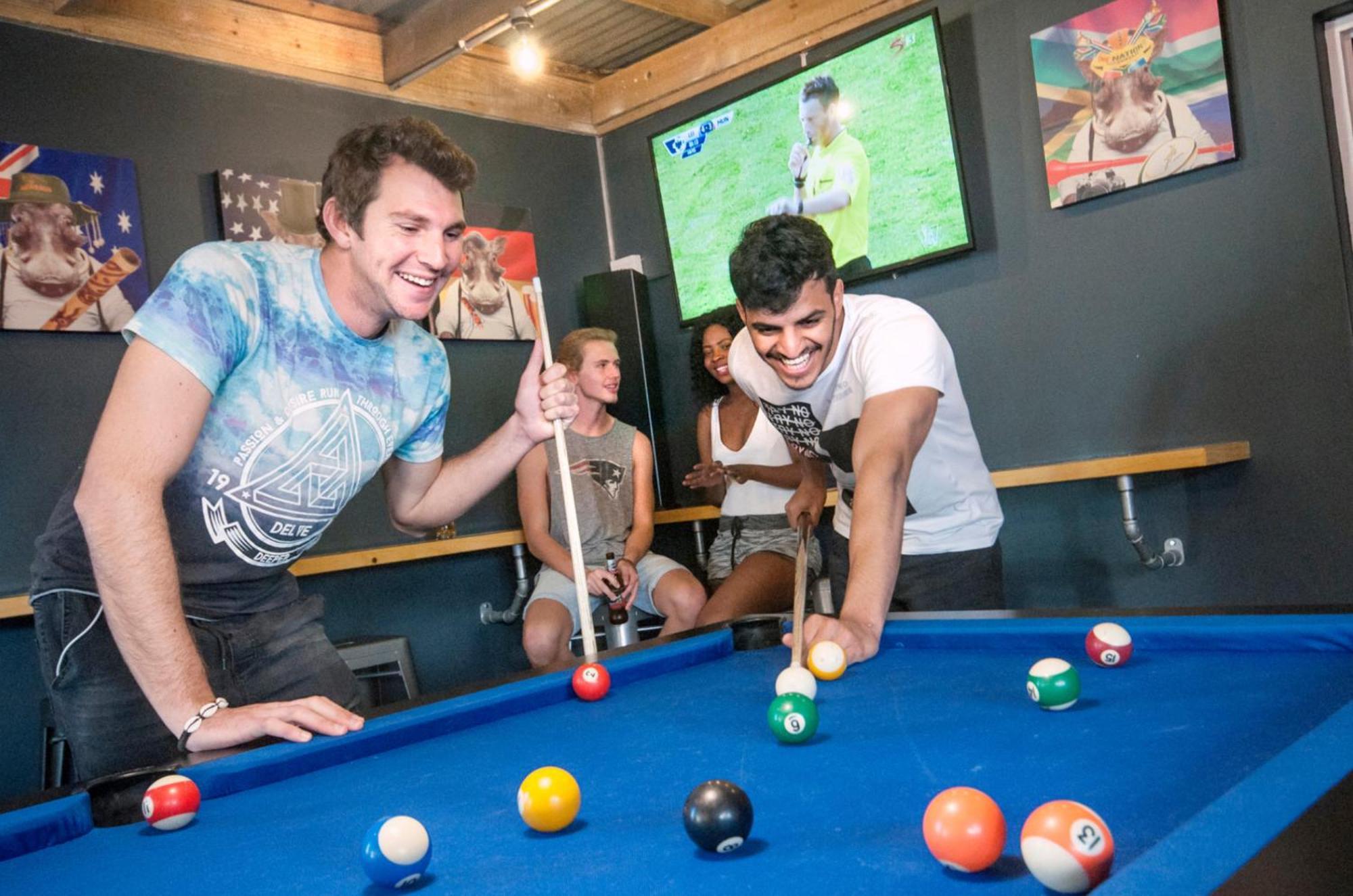 Never at Home Green Point Kaapstad Buitenkant foto Pool table at the Sports Bar