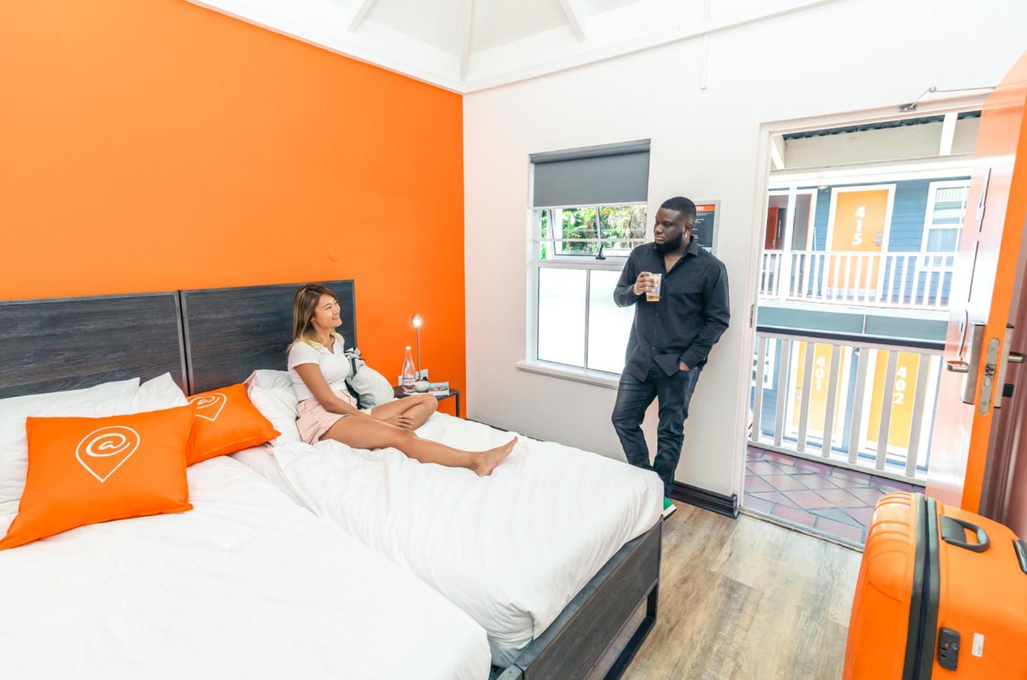 Never at Home Green Point Kaapstad Kamer foto A room at the hotel