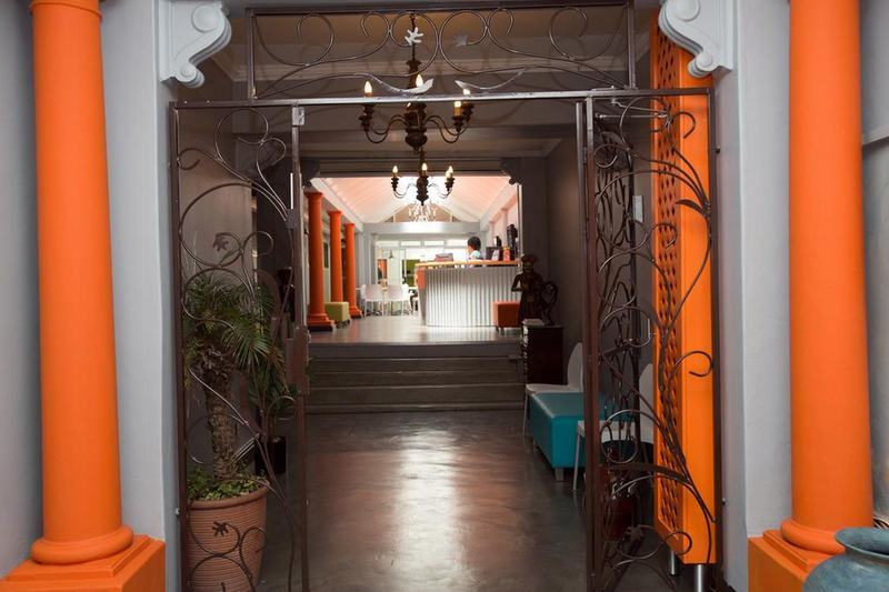 Never at Home Green Point Kaapstad Buitenkant foto Entrance to the hotel
