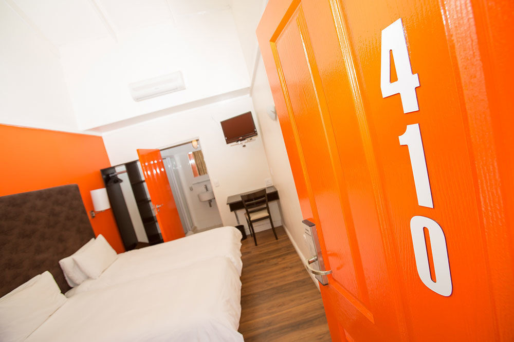 Never at Home Green Point Kaapstad Buitenkant foto A typical room at A10