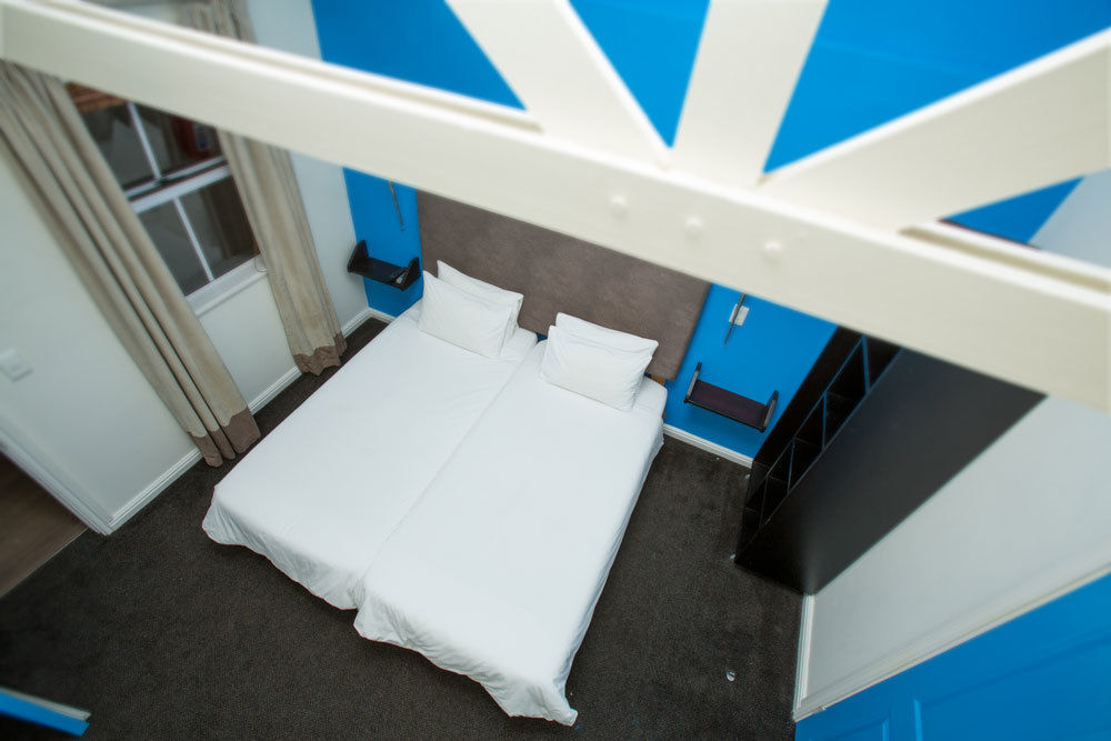Never at Home Green Point Kaapstad Buitenkant foto A room at the hotel