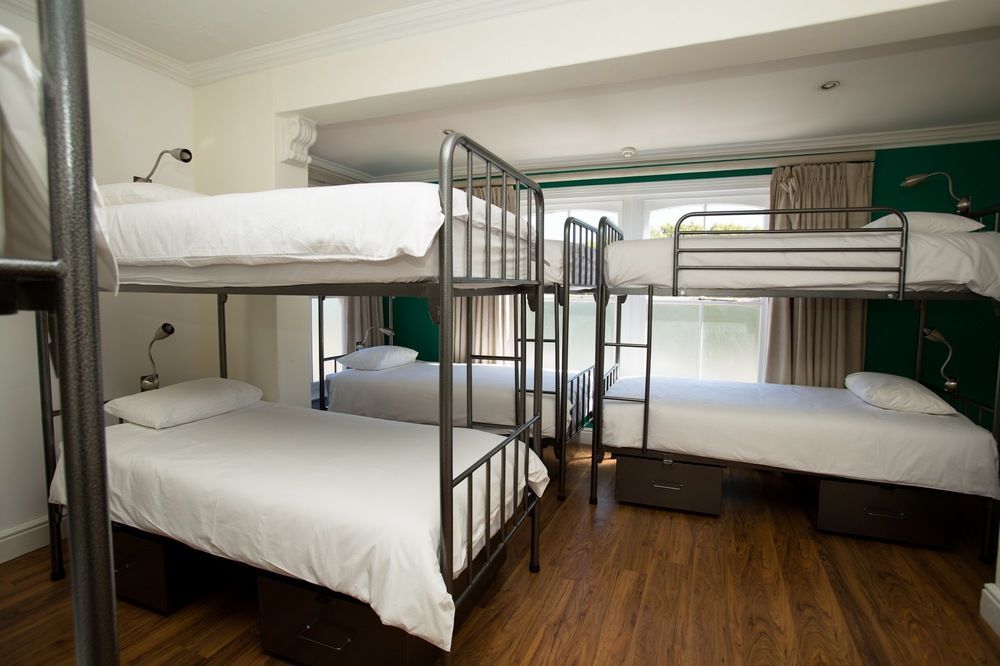 Never at Home Green Point Kaapstad Buitenkant foto A typical hostel room