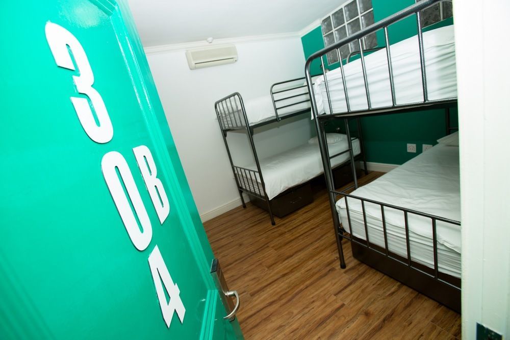 Never at Home Green Point Kaapstad Buitenkant foto A typical room at the hostel