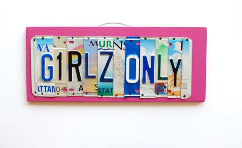 Never at Home Green Point Kaapstad Buitenkant foto A custom-made license plate sign