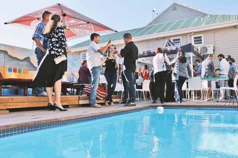 Never at Home Green Point Kaapstad Buitenkant foto The pool at the Cape Town International Convention Centre