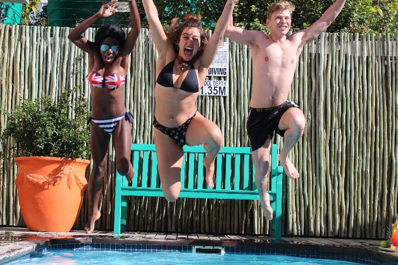 Never at Home Green Point Kaapstad Buitenkant foto Swimming at the pool